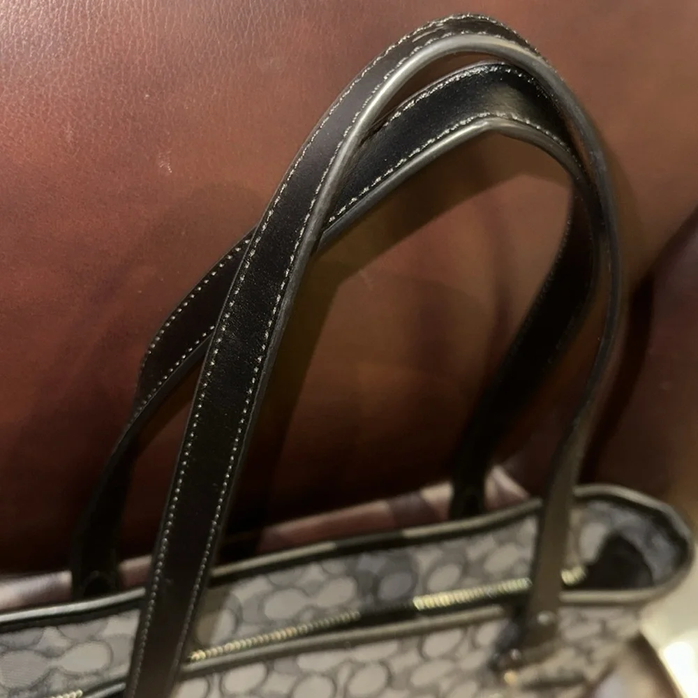 ***SOLD** NWOT Coach Canvas & Leather Signature Gallery Tote - Picture 5 of 15